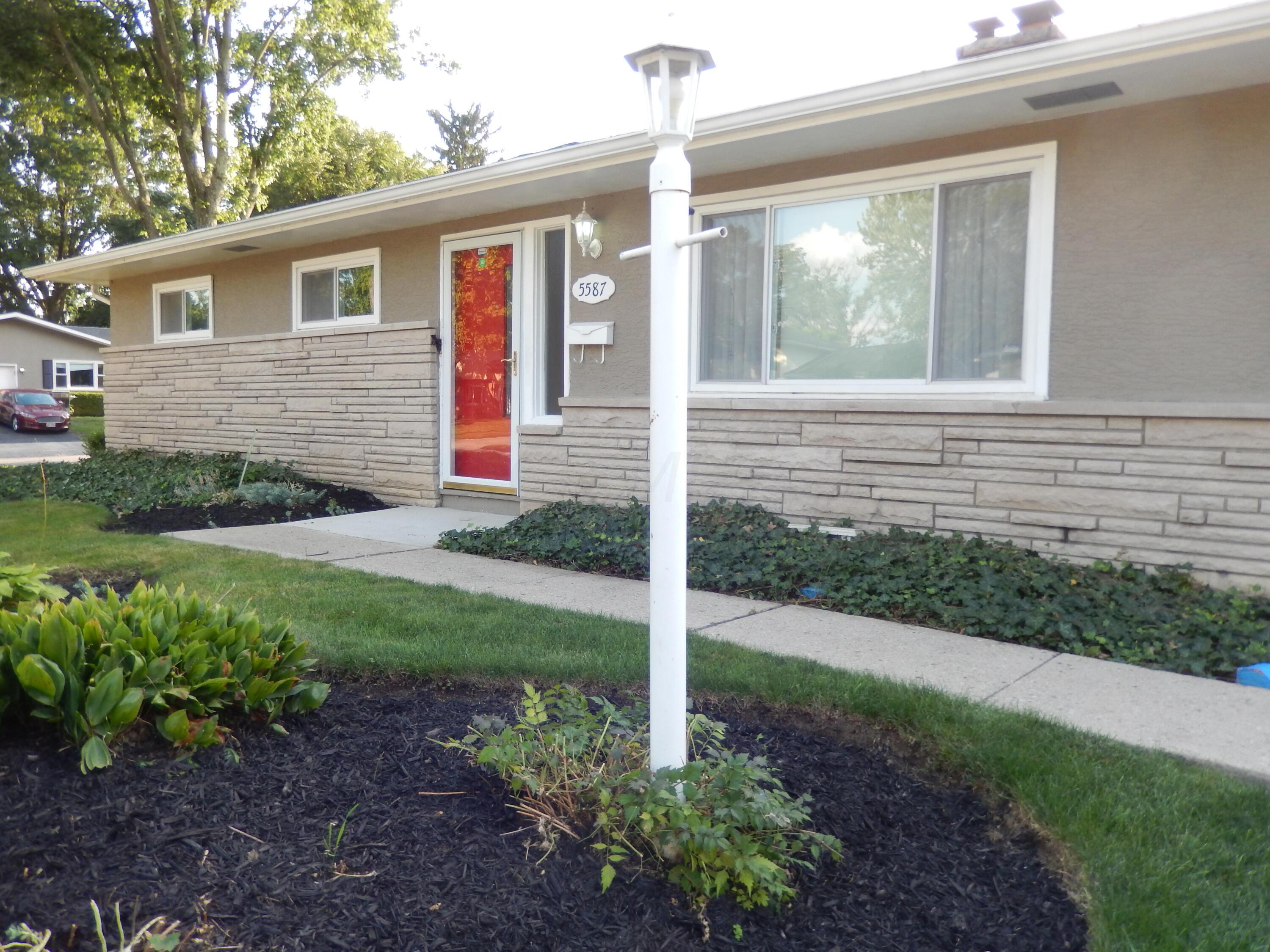 5587 Hazelwood Road Columbus, OH 43229 - Photo 5 of 47 DSCN0575
