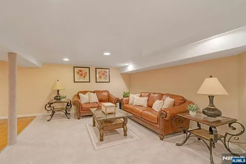 $899,000 | 28 Pitcairn Avenue, Ho-Ho-Kus, NJ 07423