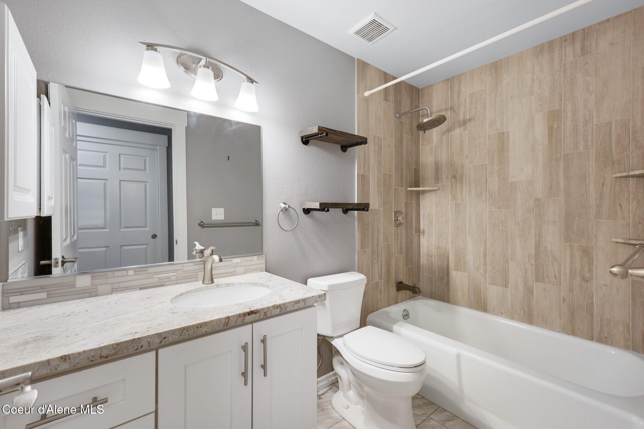 5305 West Fairway Lane, Unit 14 Rathdrum, ID 83858 - Photo 10 of 43 009_Full Bath