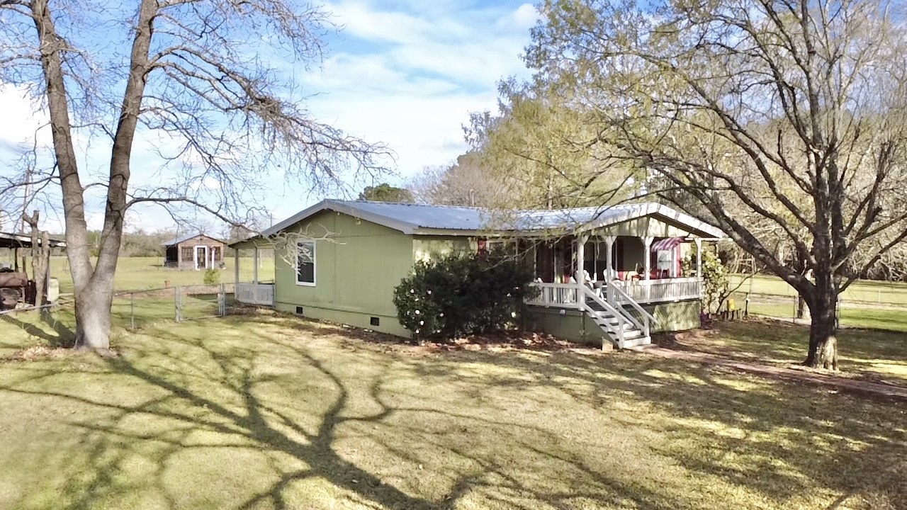 908 North Pitzer Street Colmesneil, TX 75938 - Photo 1 of 35