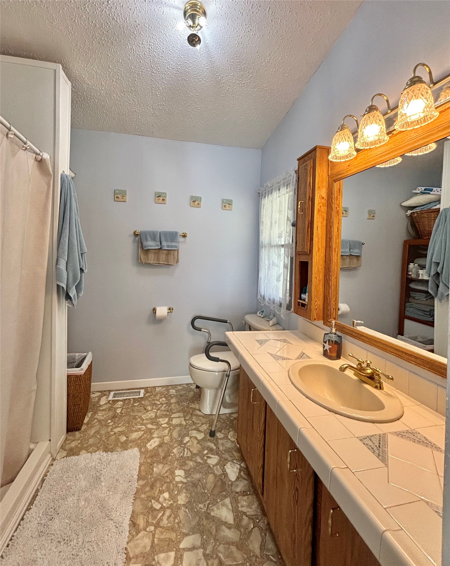 908 North Pitzer Street Colmesneil, TX 75938 - Photo 16 of 35