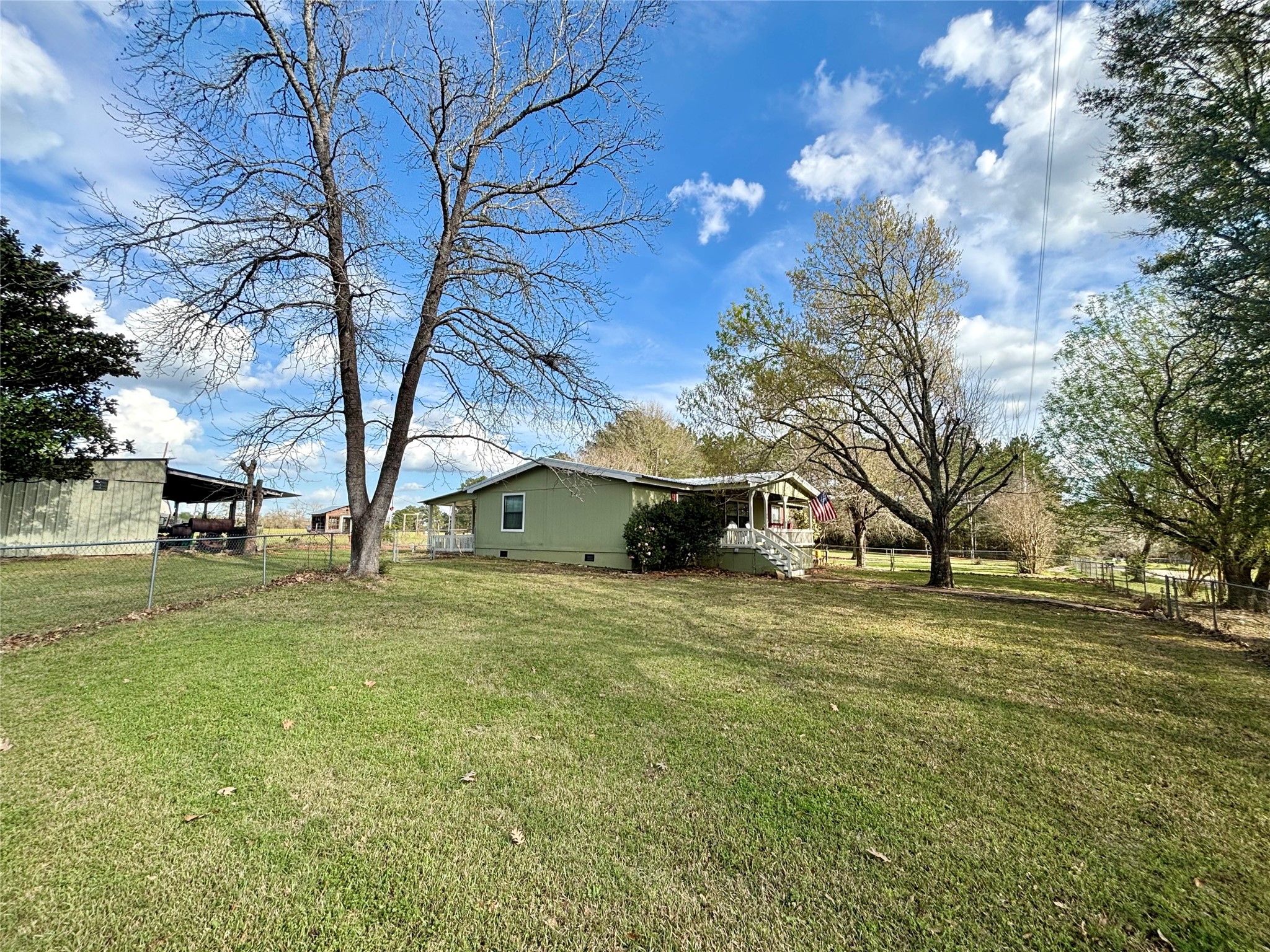 908 North Pitzer Street Colmesneil, TX 75938 - Photo 3 of 35
