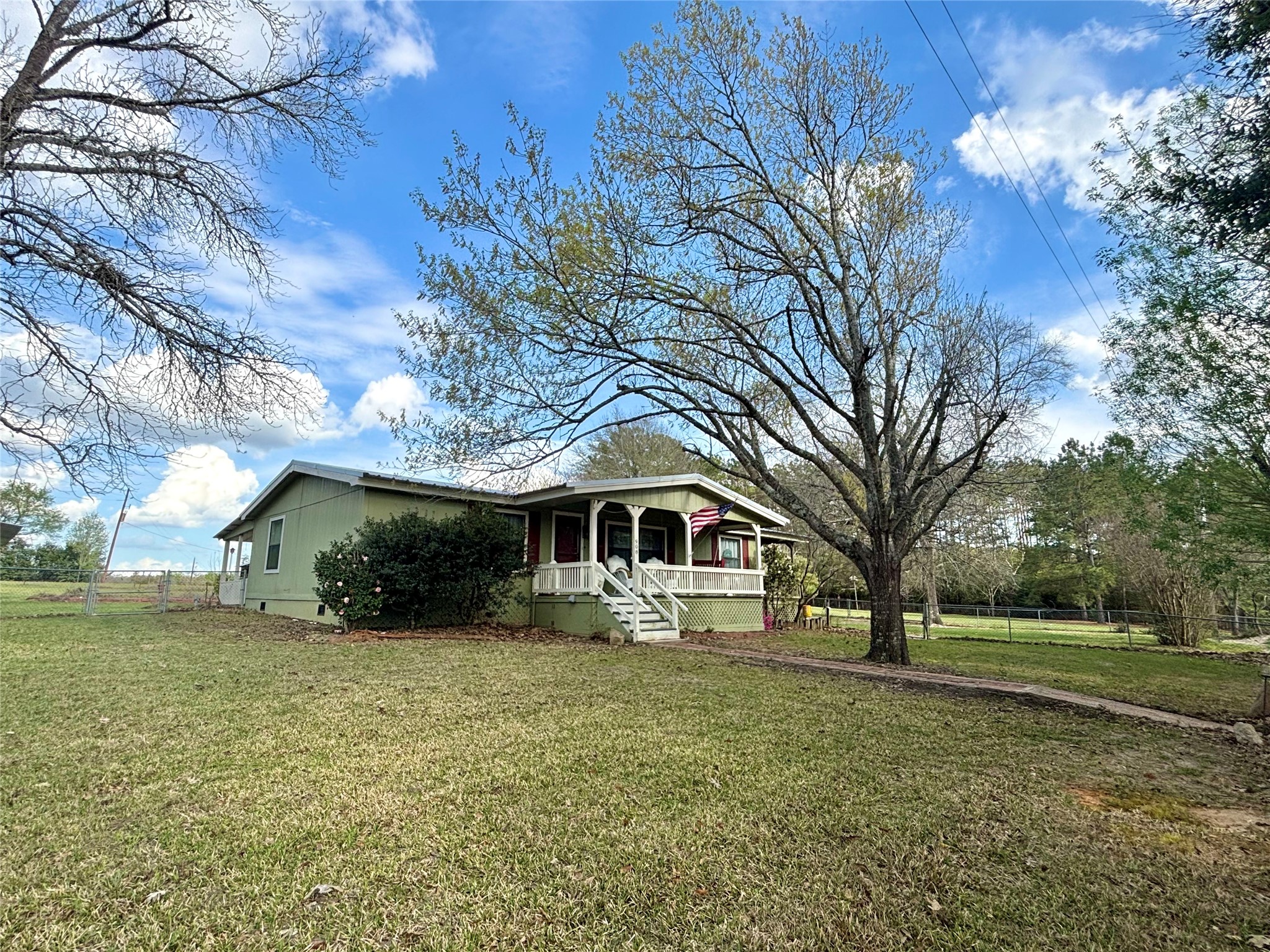 908 North Pitzer Street Colmesneil, TX 75938 - Photo 4 of 35