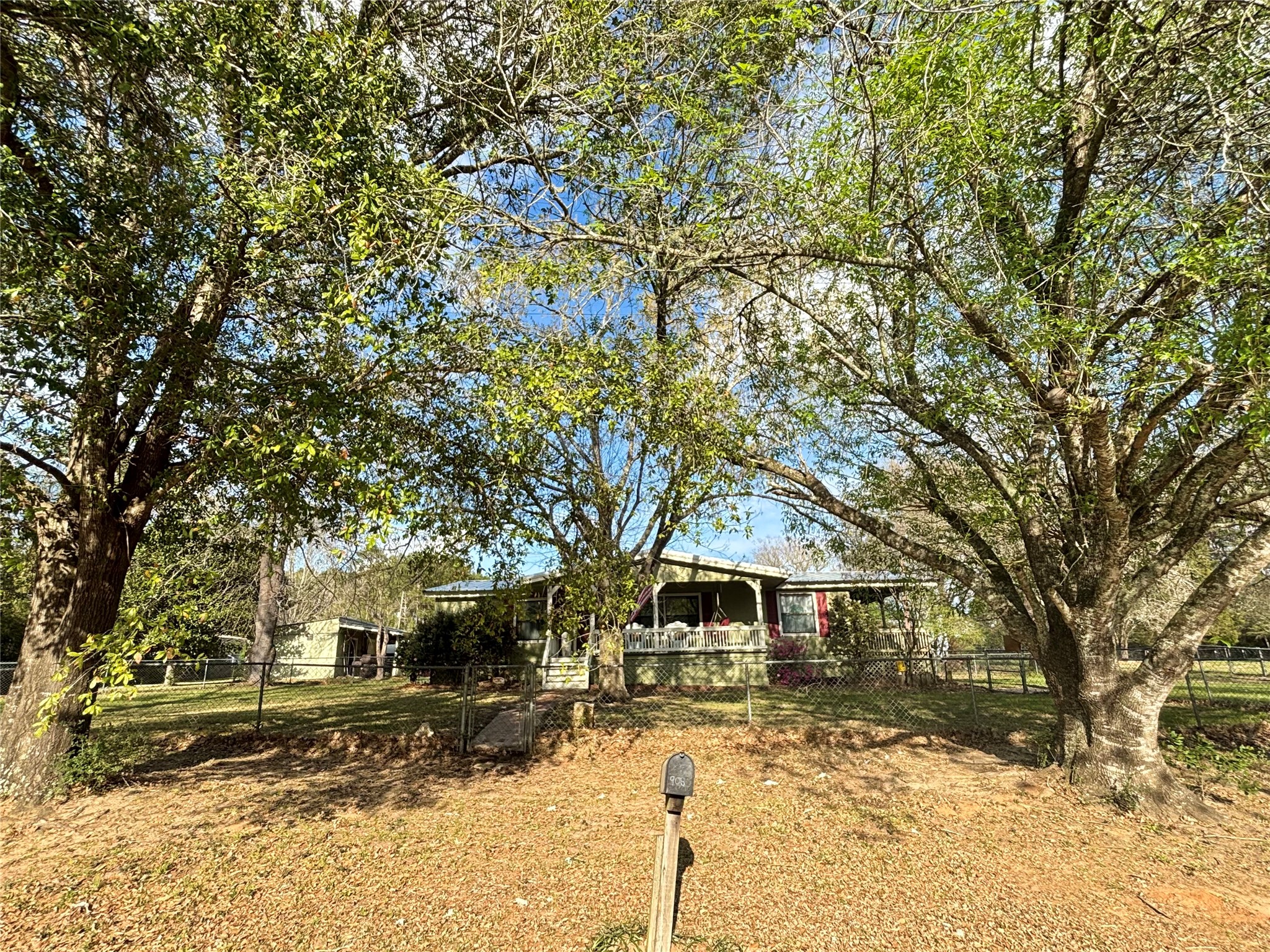 908 North Pitzer Street Colmesneil, TX 75938 - Photo 5 of 35