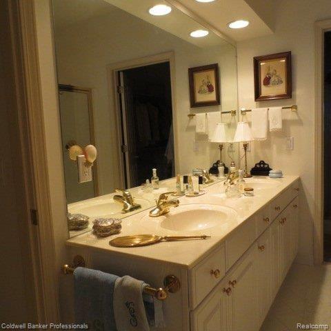 1436 Copper Circle, Unit 8 Rochester, MI 48306 - Photo 11 of 25 Master Bathroom
