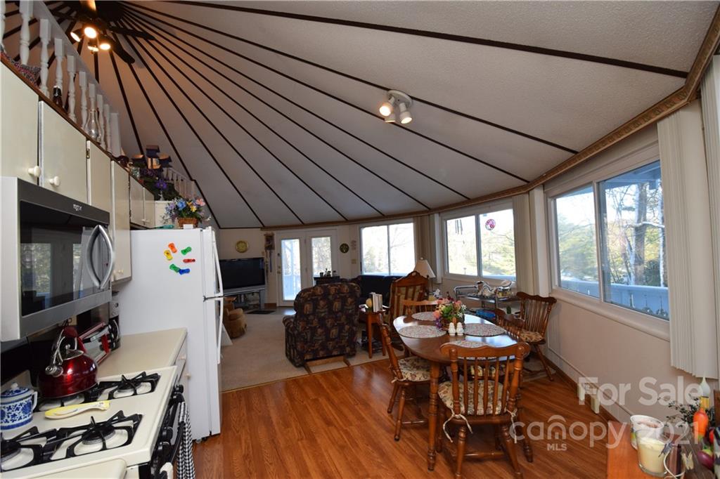 87 Rockledge Road Spruce Pine, NC 28777 - Photo 11 of 25 Gallery Image 11