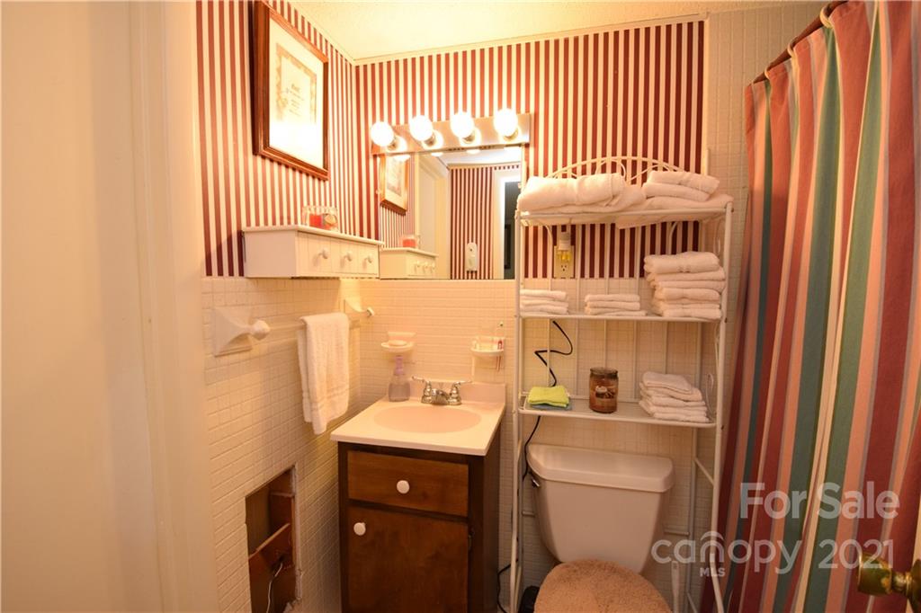 87 Rockledge Road Spruce Pine, NC 28777 - Photo 16 of 25 Gallery Image 16