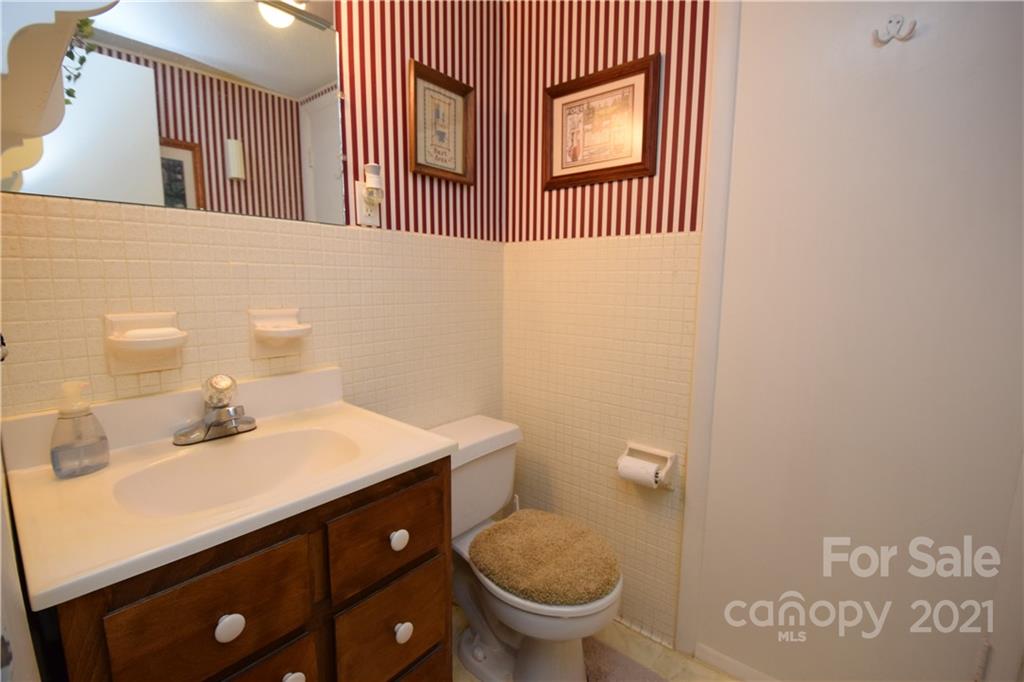 87 Rockledge Road Spruce Pine, NC 28777 - Photo 19 of 25 Gallery Image 19