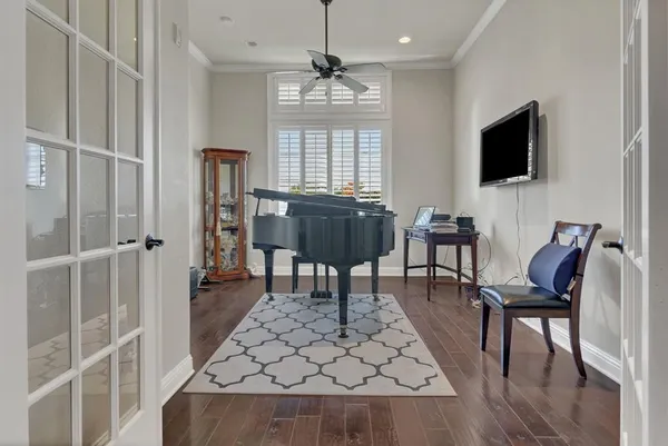 a view of a livingroom with furniture and window
