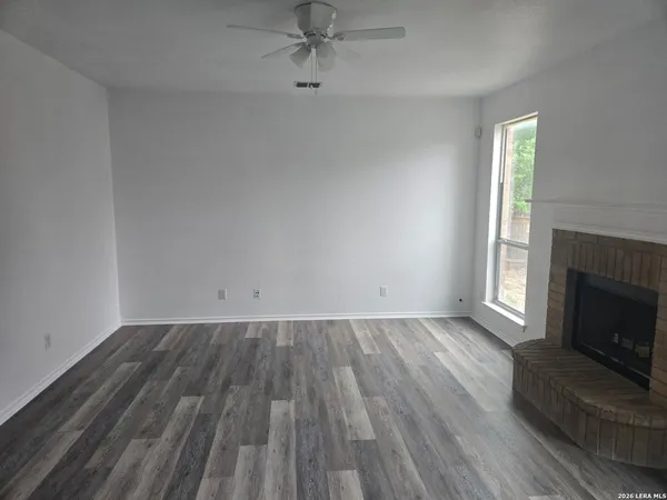 $1,950 | 405 Point Valley, San Antonio, TX 78253