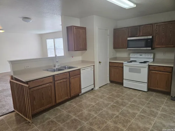 $1,950 | 405 Point Valley, San Antonio, TX 78253