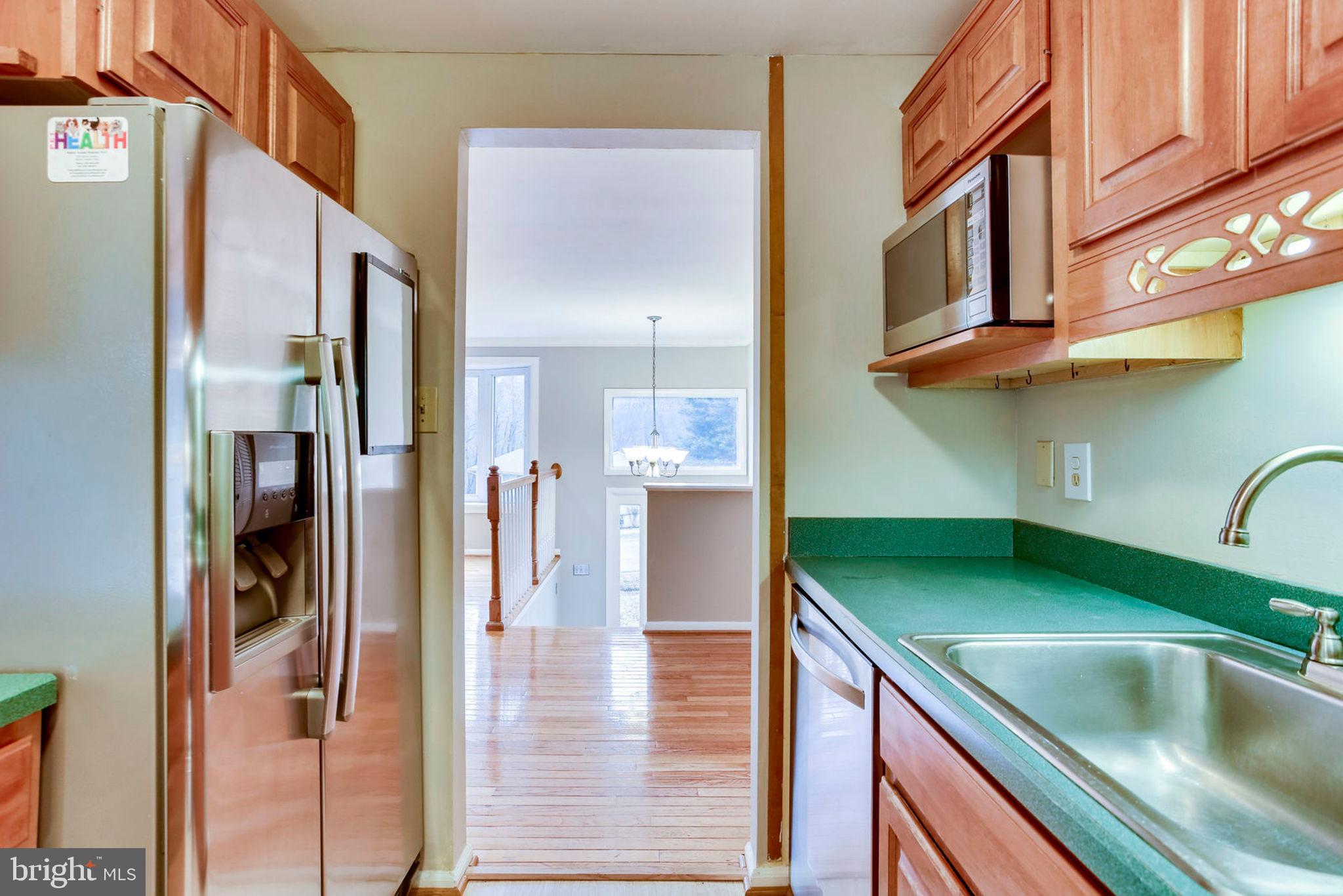 11001 Howland Drive Reston, VA 20191 - Photo 9 of 41 Kitchen