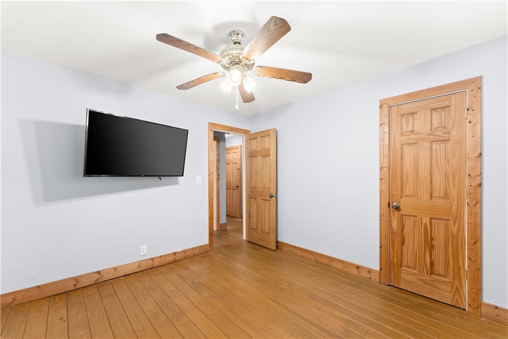 773 Shorewood Circle Toccoa, GA 30577 - Photo 25 of 39 a view of a livingroom with a flat screen tv