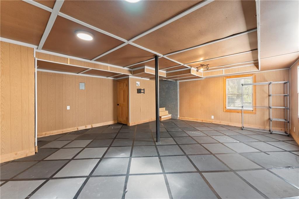 773 Shorewood Circle Toccoa, GA 30577 - Photo 31 of 39 a view of a livingroom with kitchen and furniture