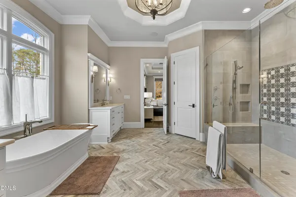 a en suite bathroom with a shower