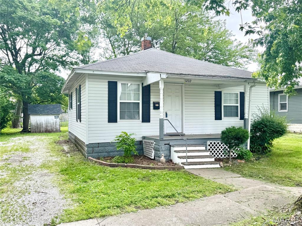 1202 North Madison Street Litchfield, IL 62056 - Photo 2 of 15