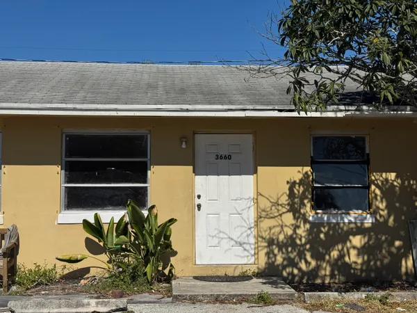 $1,400 | 3660 Coconut Road, Palm Springs, FL 33461