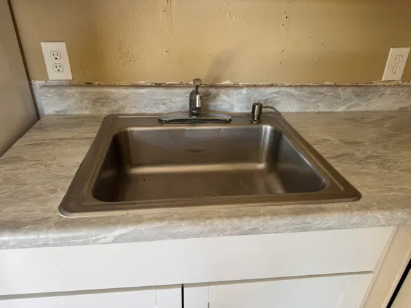 $1,400 | 3660 Coconut Road, Palm Springs, FL 33461