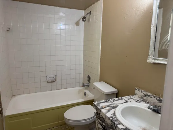 $1,400 | 3660 Coconut Road, Palm Springs, FL 33461