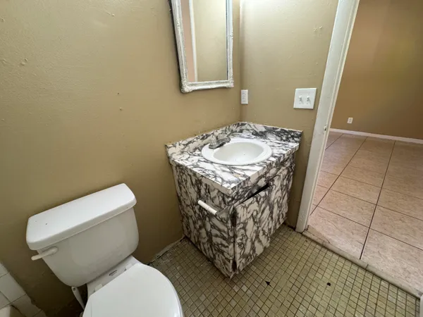 $1,400 | 3660 Coconut Road, Palm Springs, FL 33461