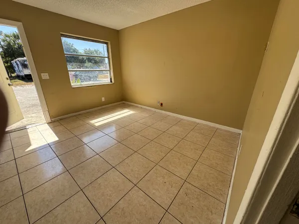 $1,400 | 3660 Coconut Road, Palm Springs, FL 33461