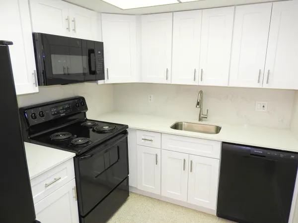 $2,000 | 1232 Cabana Road, Unit 3, Singer Island, FL 33404