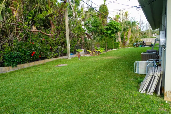 $2,000 | 1232 Cabana Road, Unit 3, Singer Island, FL 33404
