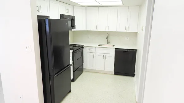 $2,000 | 1232 Cabana Road, Unit 3, Singer Island, FL 33404