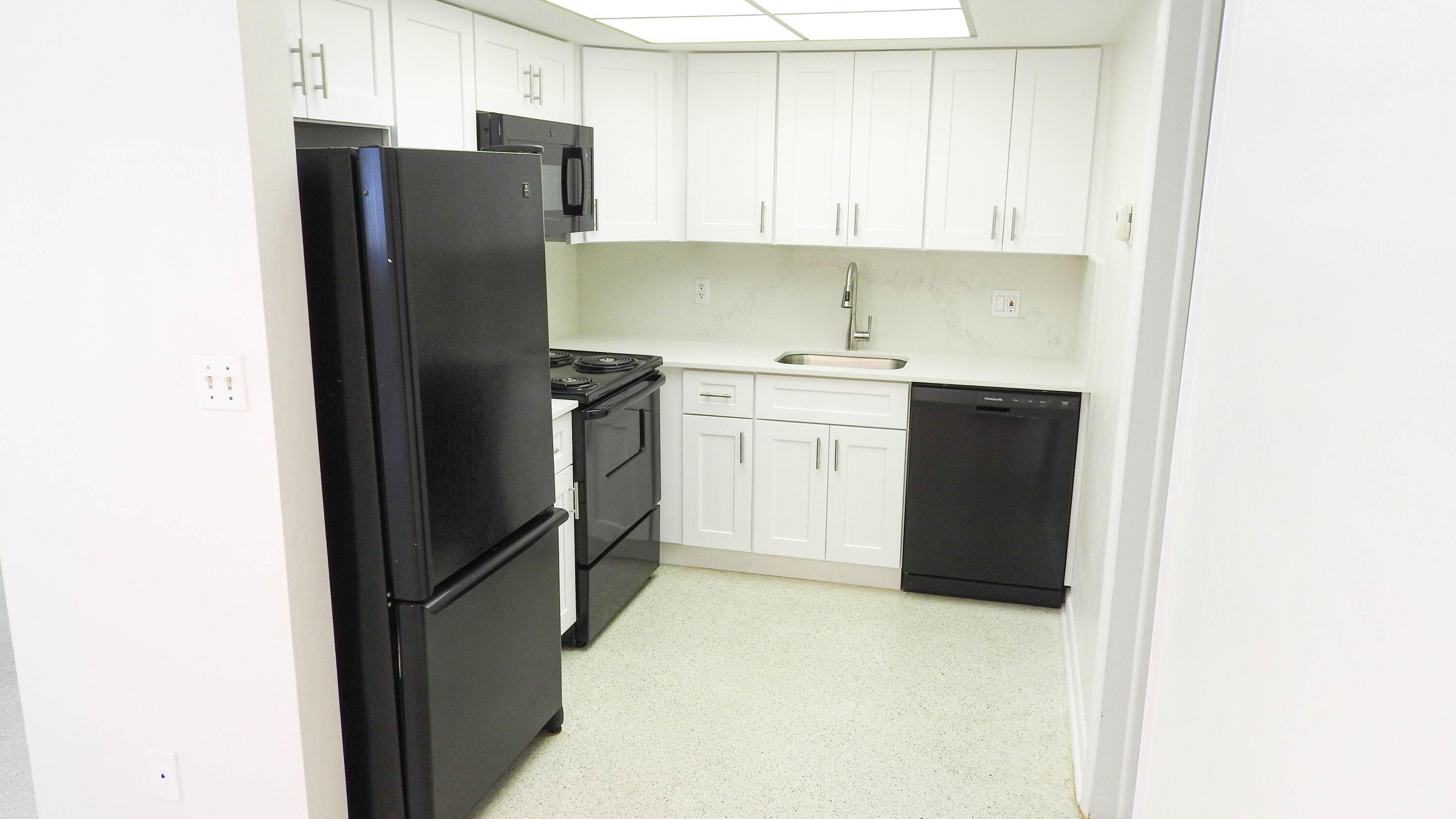 1232 Cabana Road, Unit 3 Singer Island, FL 33404 - Photo 8 of 17 1232 Cabana Road