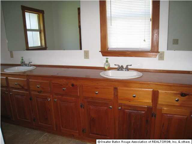 11179 Stringer Bridge Road St. Amant, LA 70774 - Photo 11 of 25 Gallery Image 11