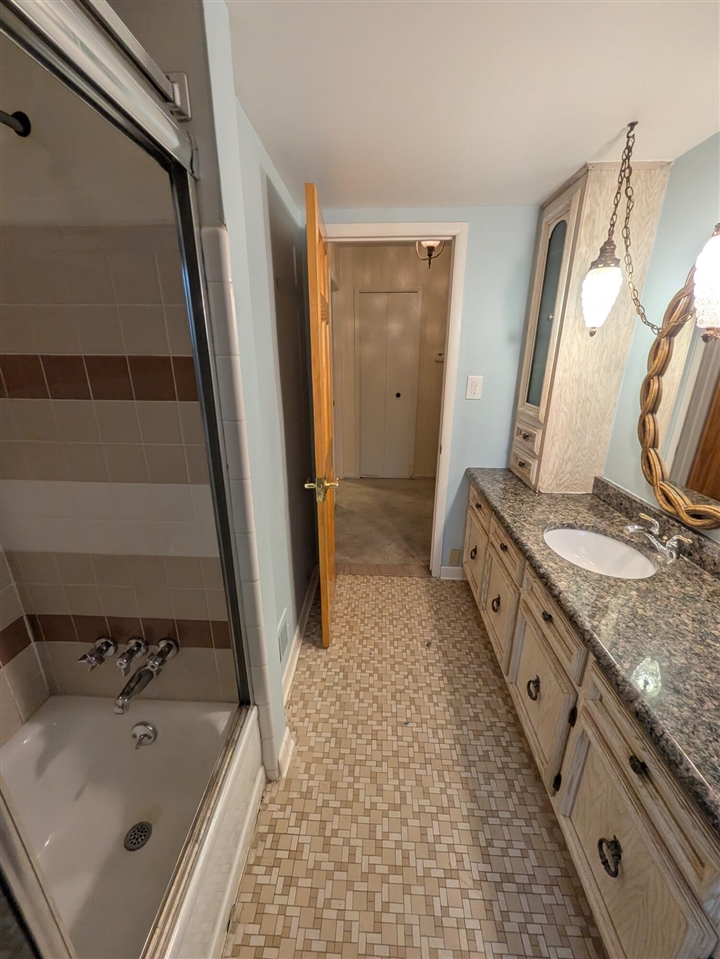 11235 Common Road Warren, MI 48093 - Photo 12 of 21