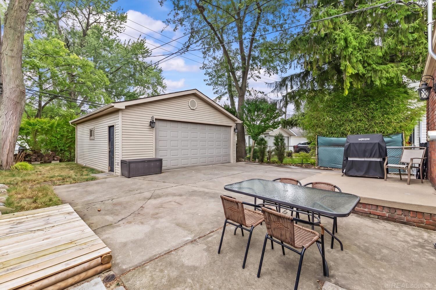1521 Hampton Road Grosse Pointe, MI 48236 - Photo 29 of 34 50216102-9daed076-1f62-4d30-8997-c457bc5dae95.JPG