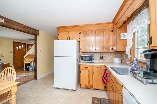 14 Davis Road Tewksbury, MA 01876 - Photo 3 of 18 Gallery Image 3