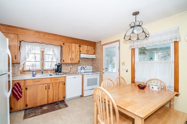 14 Davis Road Tewksbury, MA 01876 - Photo 5 of 18 Gallery Image 5