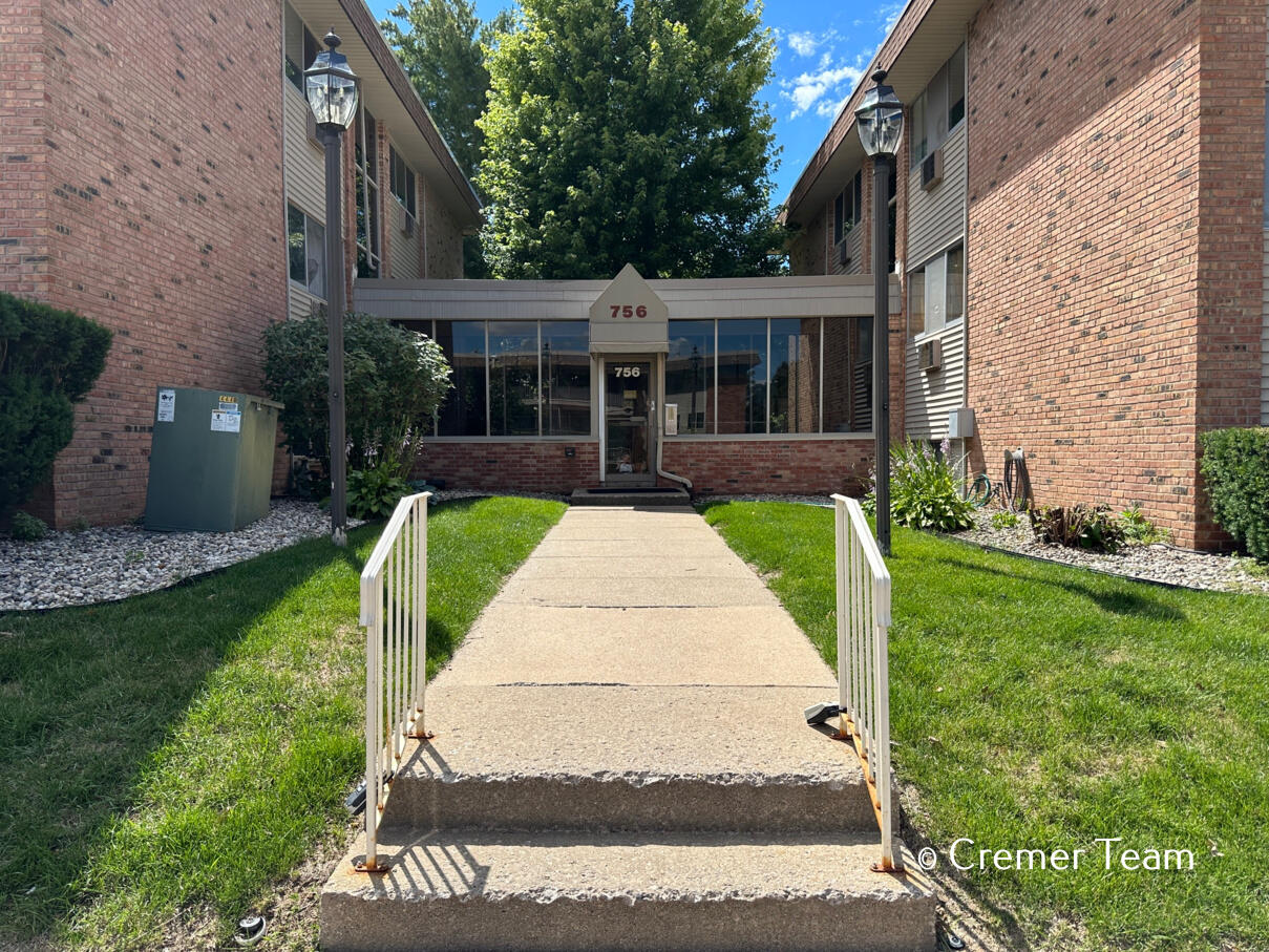 756 West Kilgore Road, Unit 102 Kalamazoo, MI 49008 - Photo 5 of 26 Common Entry