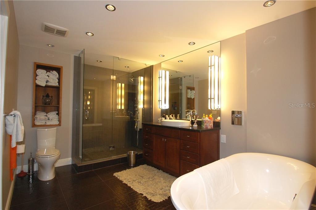 4634 Mirada Way, Unit 19 Sarasota, FL 34238 - Photo 4 of 19