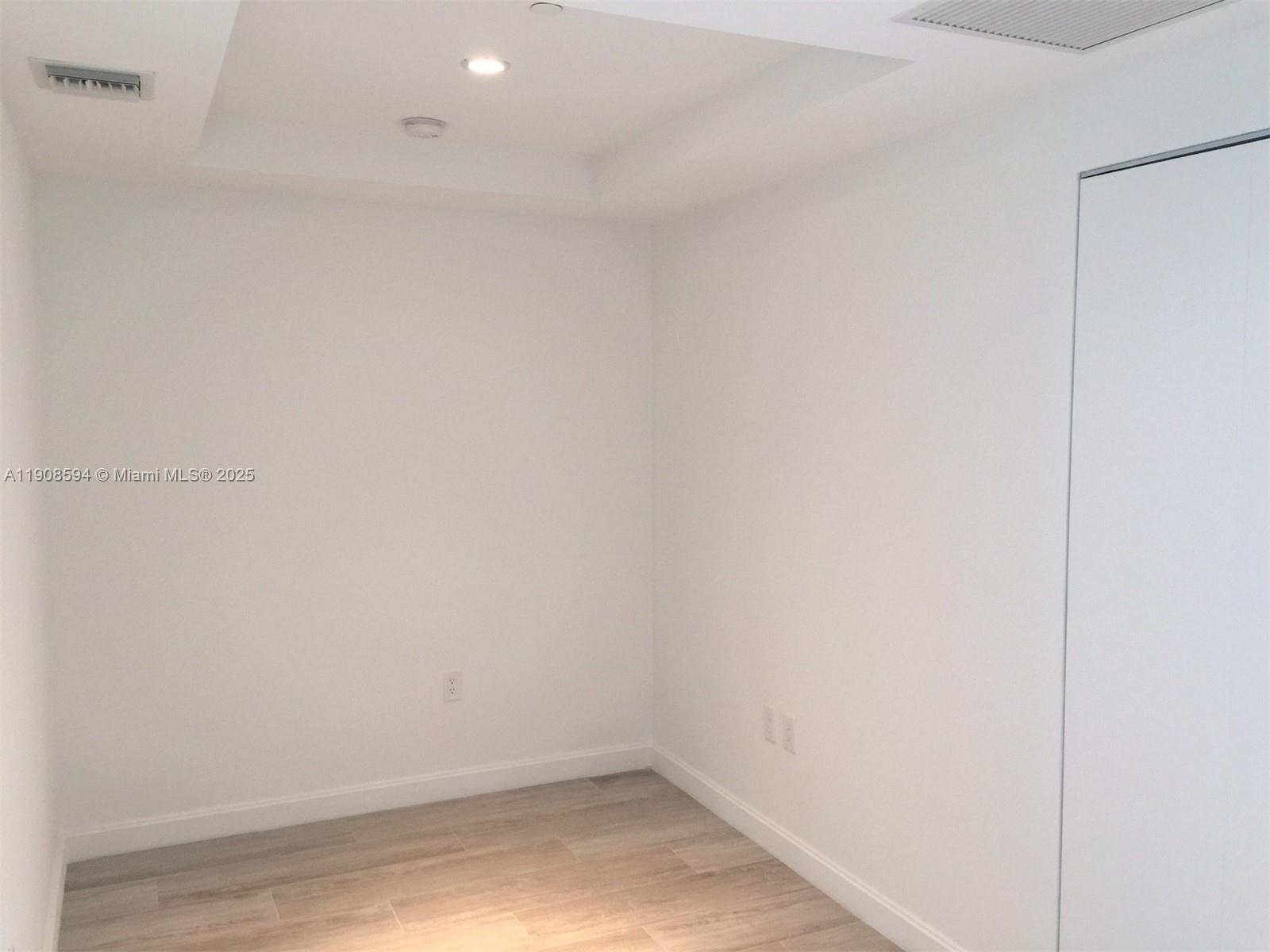 45 Southwest 9th Street, Unit 1402 Miami, FL 33130 - Photo 4 of 19 a view of small space