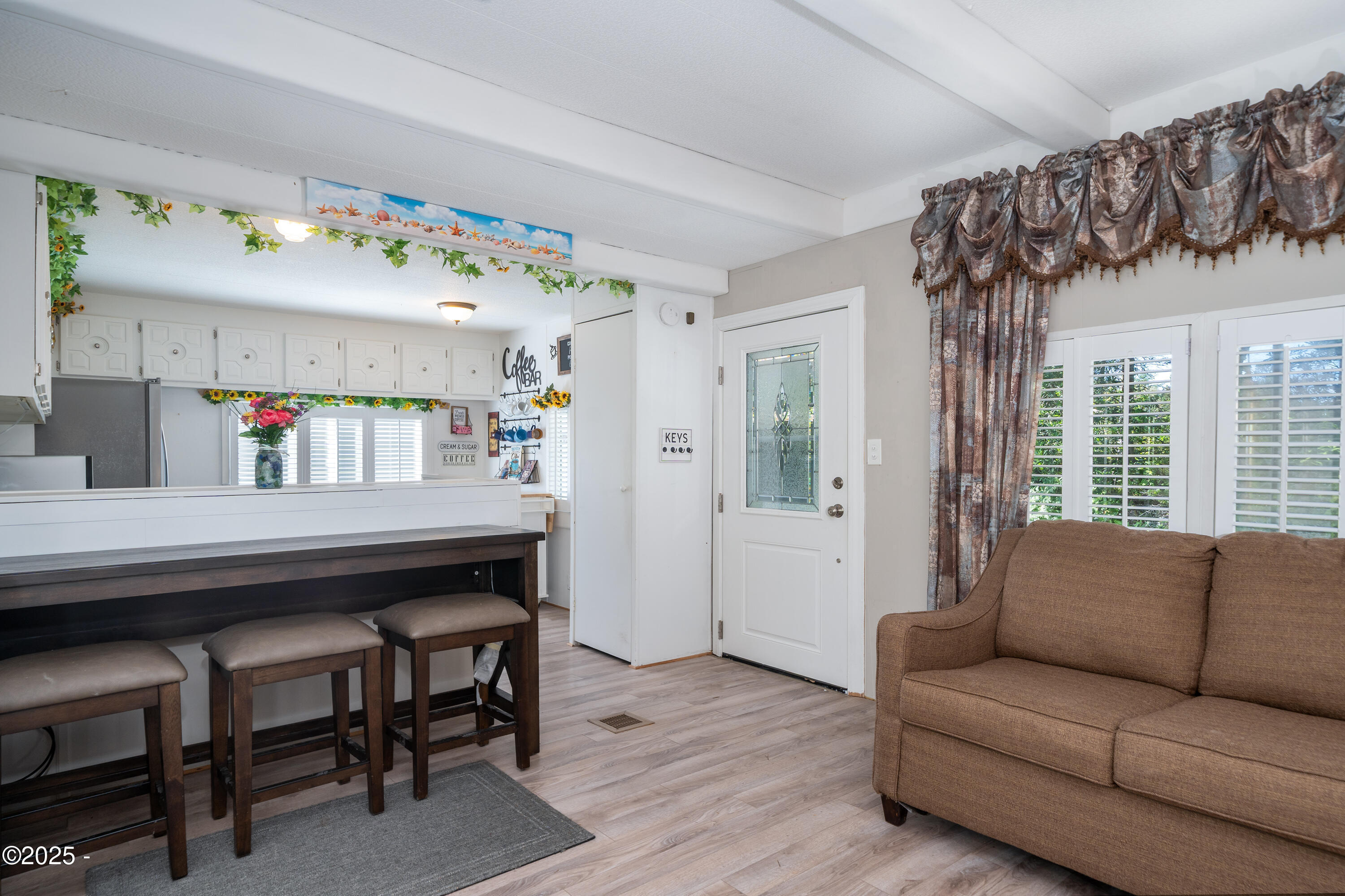4875 Highway 101, Unit 92 Depoe Bay, OR 97341 - Photo 6 of 26 Entry Way/ Living Area