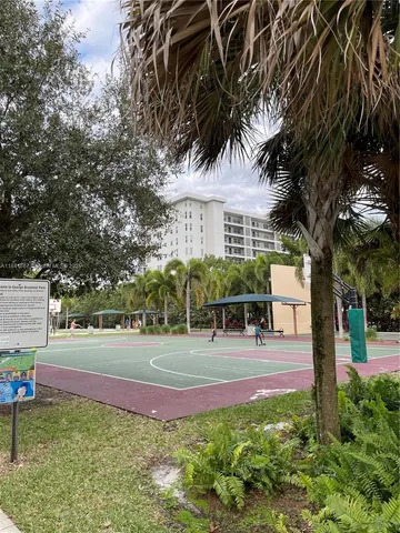 $3,000 | 555 Oaks Lane, Unit 203, Pompano Beach, FL 33069