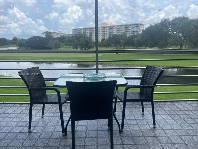 $3,000 | 555 Oaks Lane, Unit 203, Pompano Beach, FL 33069