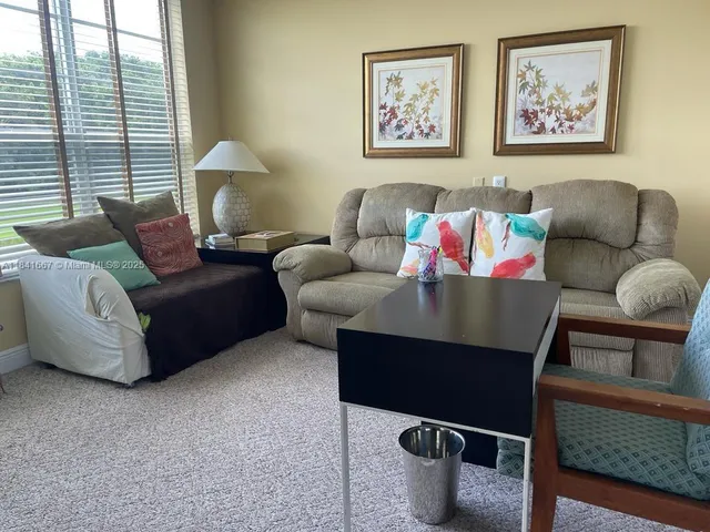 $3,000 | 555 Oaks Lane, Unit 203, Pompano Beach, FL 33069