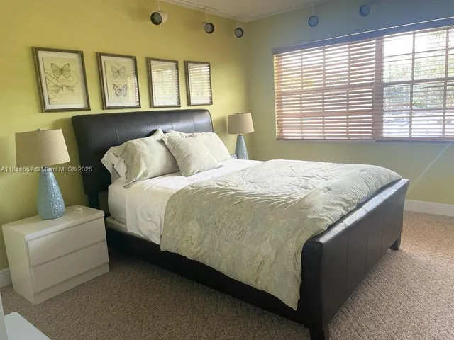 $3,000 | 555 Oaks Lane, Unit 203, Pompano Beach, FL 33069