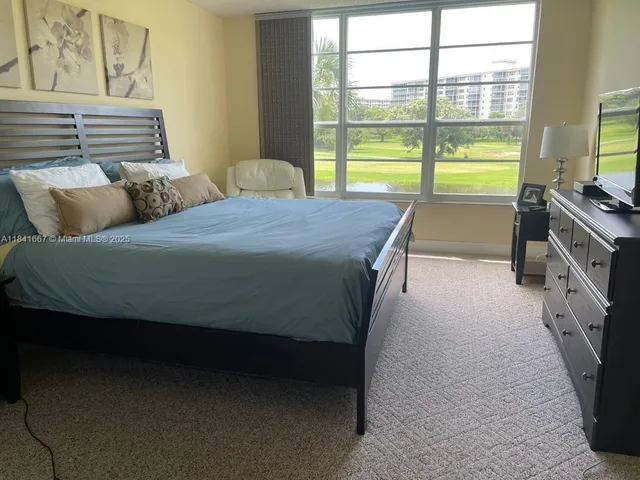 $3,000 | 555 Oaks Lane, Unit 203, Pompano Beach, FL 33069