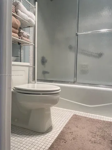 $3,000 | 555 Oaks Lane, Unit 203, Pompano Beach, FL 33069