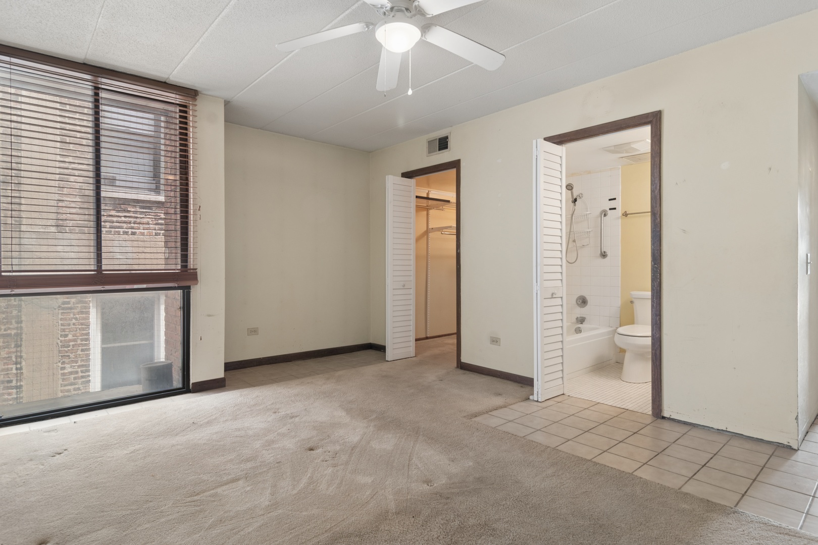 651 West Sheridan Road, Unit 6D Chicago, IL 60613 - Photo 14 of 19