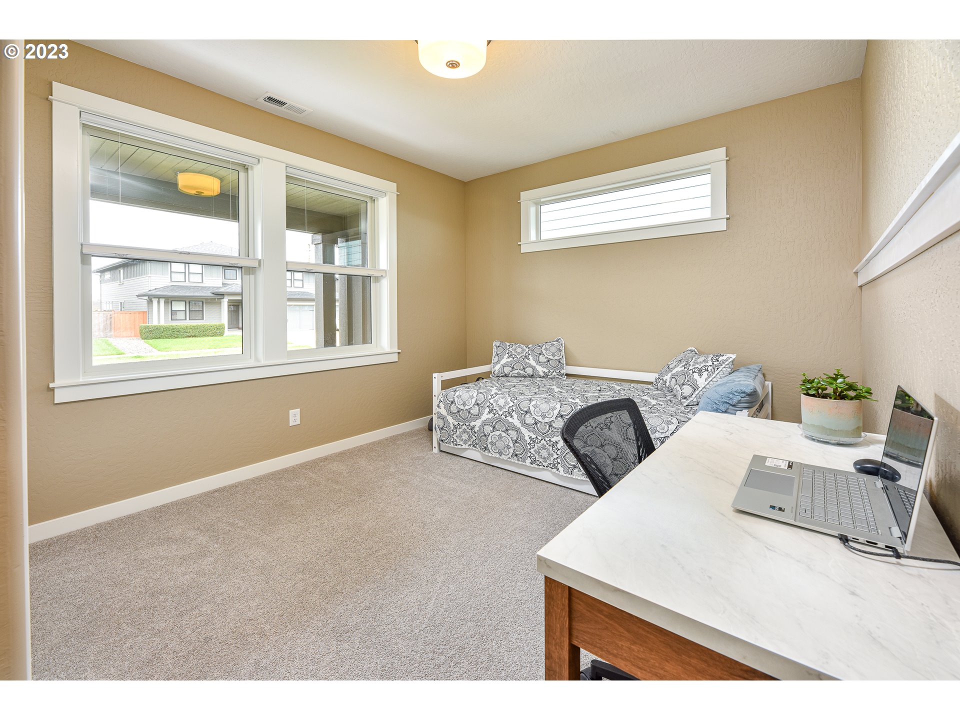 878 Tyson Lane Eugene, OR 97404 - Photo 28 of 39 a living room with furniture and a window