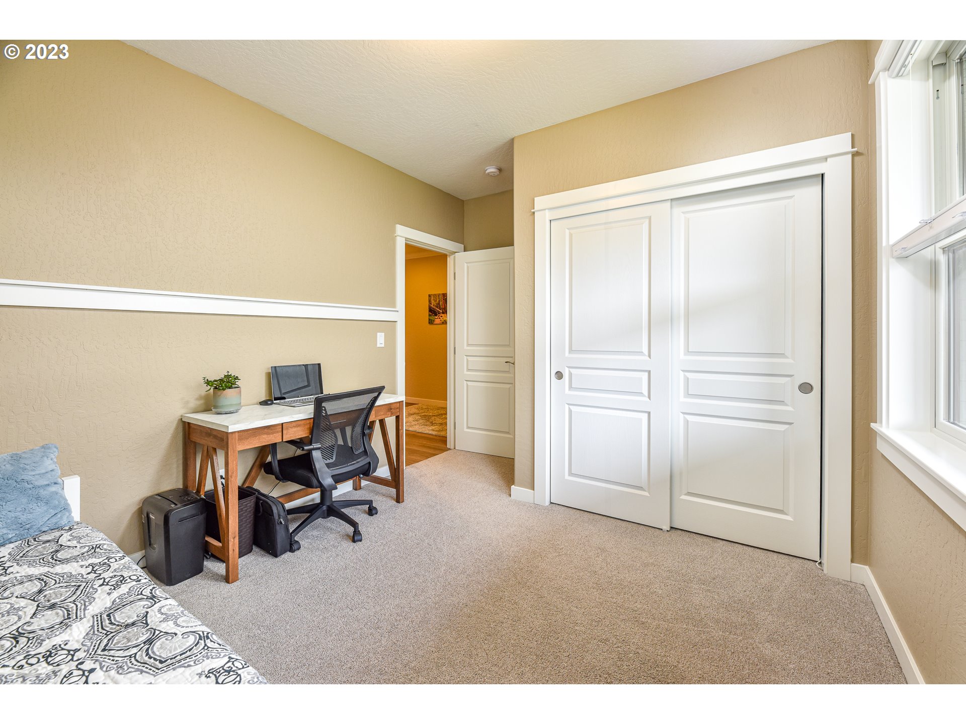 878 Tyson Lane Eugene, OR 97404 - Photo 29 of 39 a view of a workspace with furniture