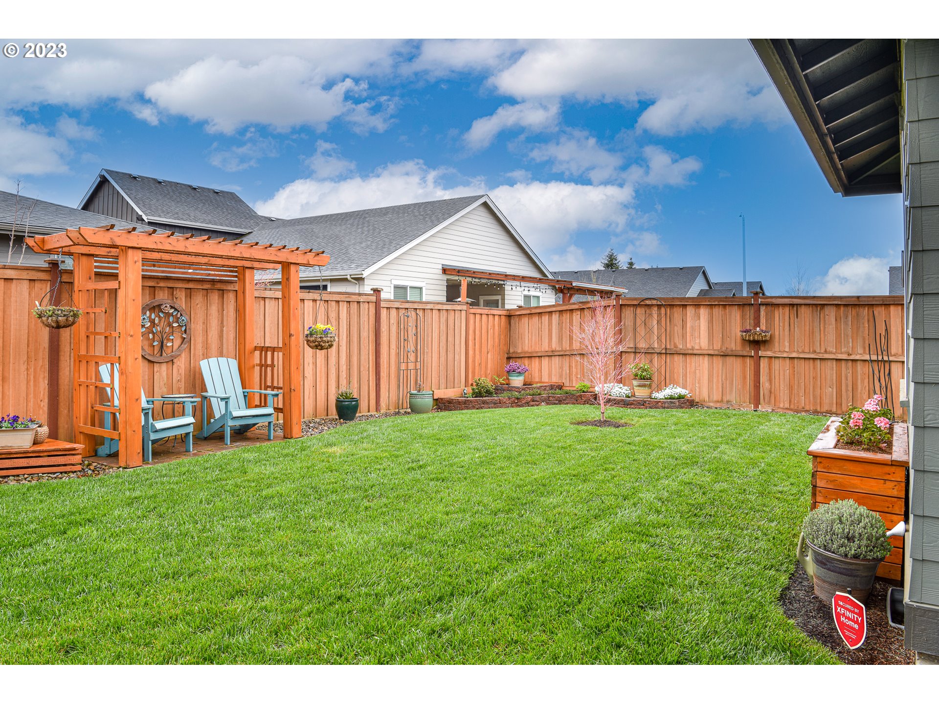 878 Tyson Lane Eugene, OR 97404 - Photo 32 of 39 a view of backyard with green space