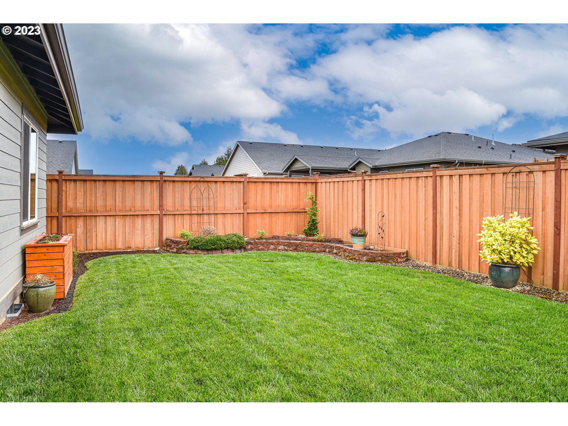 878 Tyson Lane Eugene, OR 97404 - Photo 35 of 39 a view of yard with green space