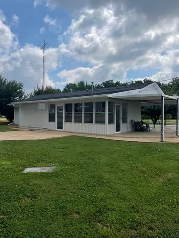 a view of a house with a backyard